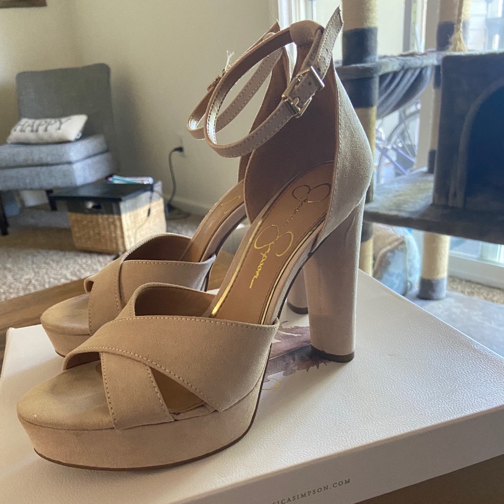 6.5 Jessica Simpson Beige/Nude Heels